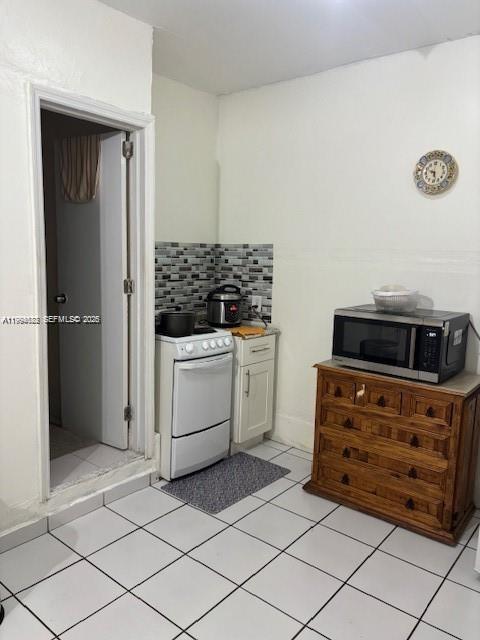 5852 Southwest 147th Place Miami, FL 33193 - Photo 10 of 11 a utility room with dryer and washer