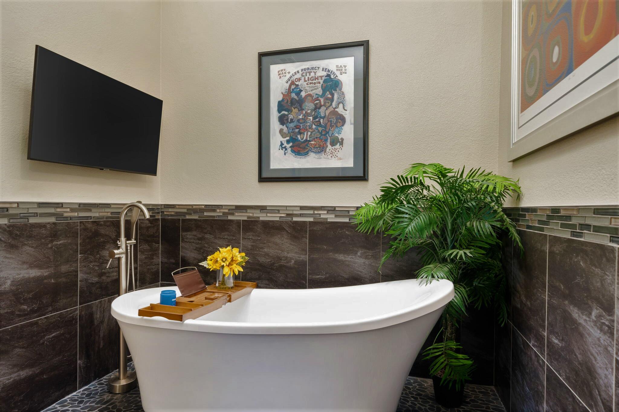 33 Colonial Drive Rancho Mirage, CA 92270 - Photo 29 of 62 a white bath tub sitting in a bathroom