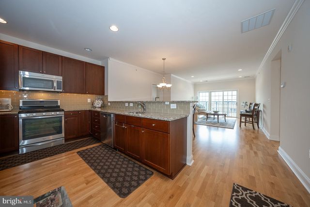 $610,000 | 700 Commodore Court, Unit 2746, Philadelphia, PA 19146