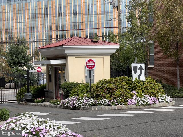 $610,000 | 700 Commodore Court, Unit 2746, Philadelphia, PA 19146