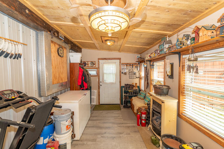 1213 Thomson Road Niles, MI 49120 - Photo 15 of 36 1213 Thomson Rd Niles Three season roo