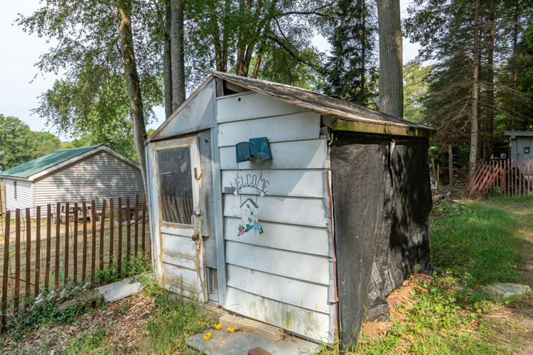 1213 Thomson Road Niles, MI 49120 - Photo 23 of 36 1213 Thomson Rd Niles Yard 9