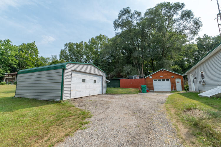 1213 Thomson Road Niles, MI 49120 - Photo 34 of 36 1213 Thomson Rd Niles Yard 29