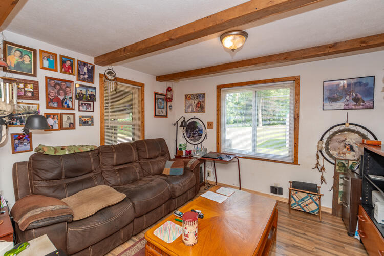 1213 Thomson Road Niles, MI 49120 - Photo 4 of 36 1213 Thomson Rd Niles Living room