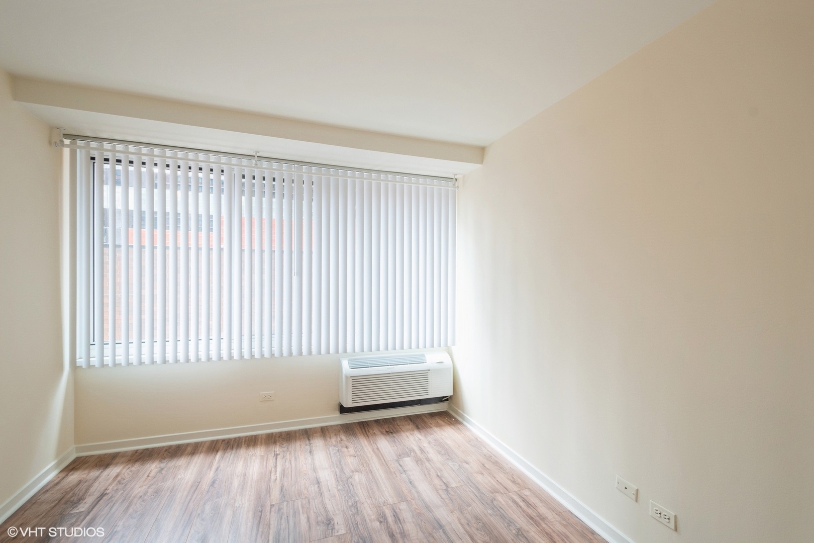 211 East Ohio Street, Unit 716 Chicago, IL 60611 - Photo 13 of 23