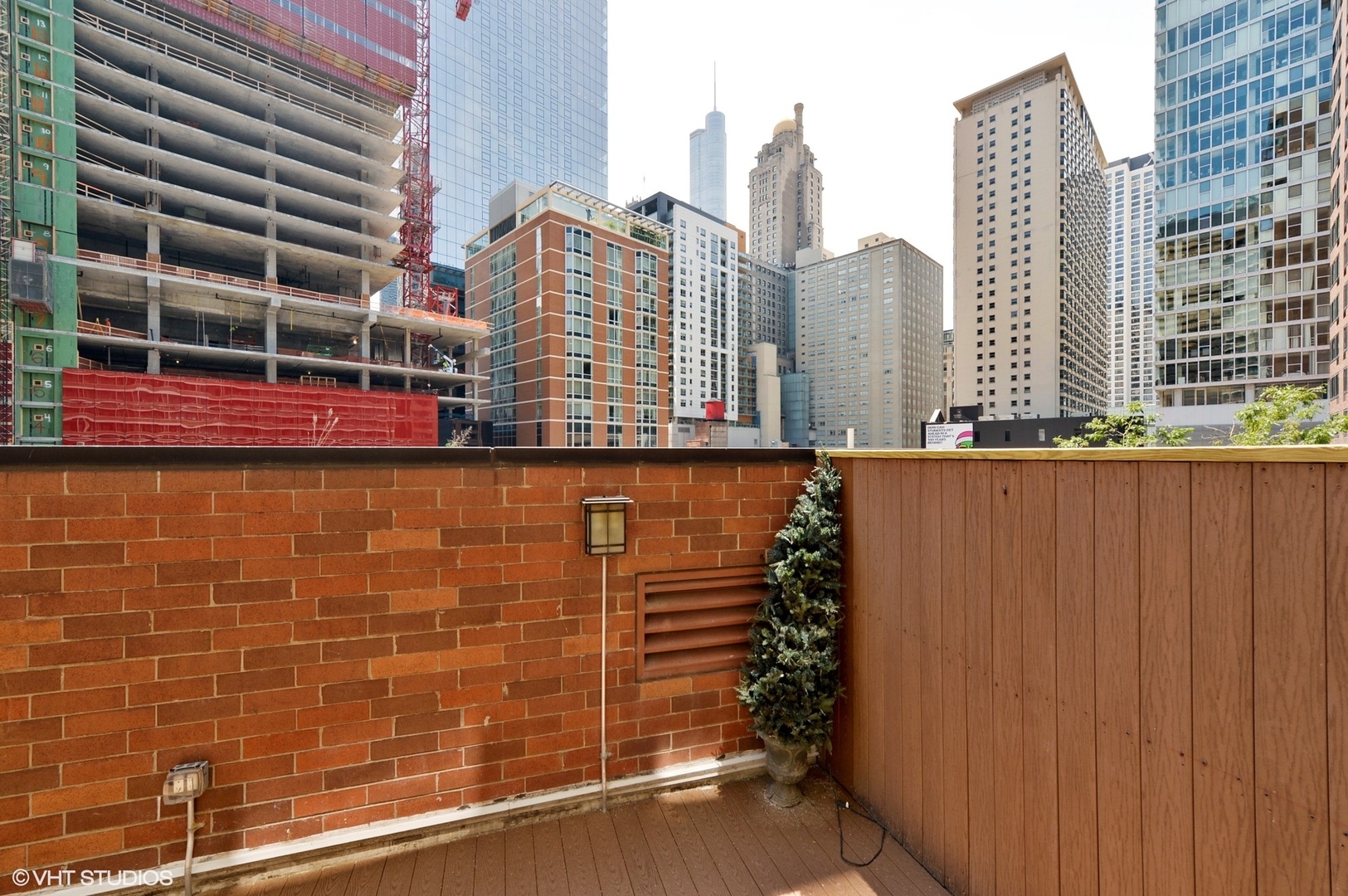 211 East Ohio Street, Unit 716 Chicago, IL 60611 - Photo 16 of 23