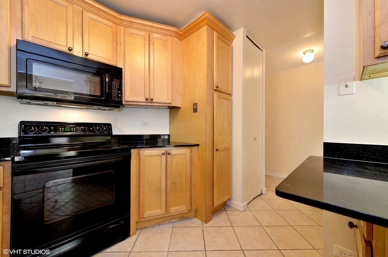 211 East Ohio Street, Unit 716 Chicago, IL 60611 - Photo 7 of 23