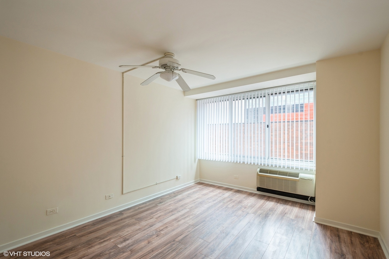 211 East Ohio Street, Unit 716 Chicago, IL 60611 - Photo 10 of 23