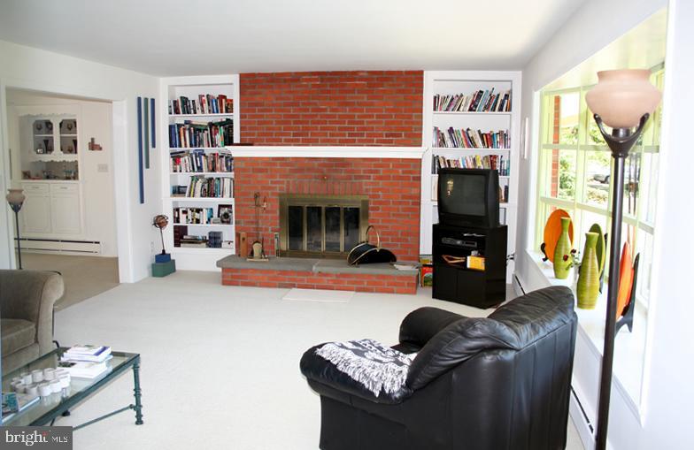 635 South Spruce Street Lititz, PA 17543 - Photo 2 of 9