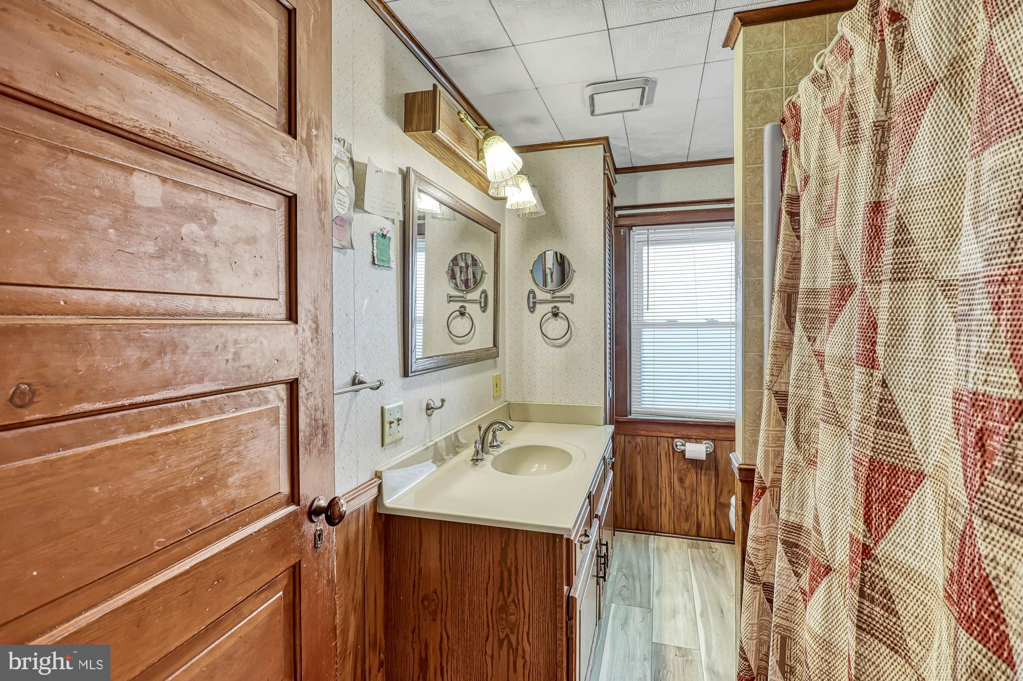 236 Princess Street Hanover, PA 17331 - Photo 15 of 21 Full bath