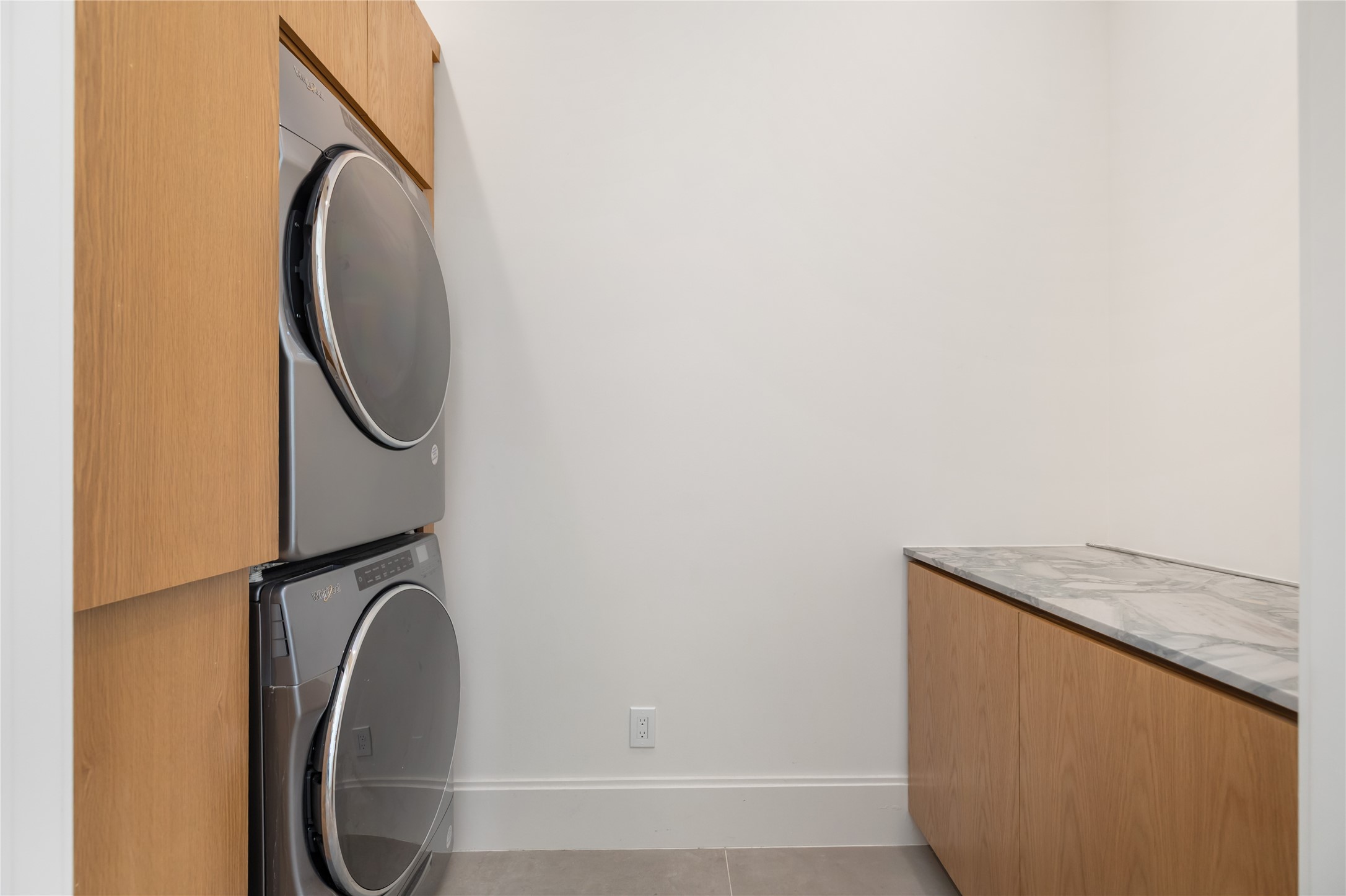 419 West 30th Street Houston, TX 77018 - Photo 31 of 45 a utility room with dryer and washer