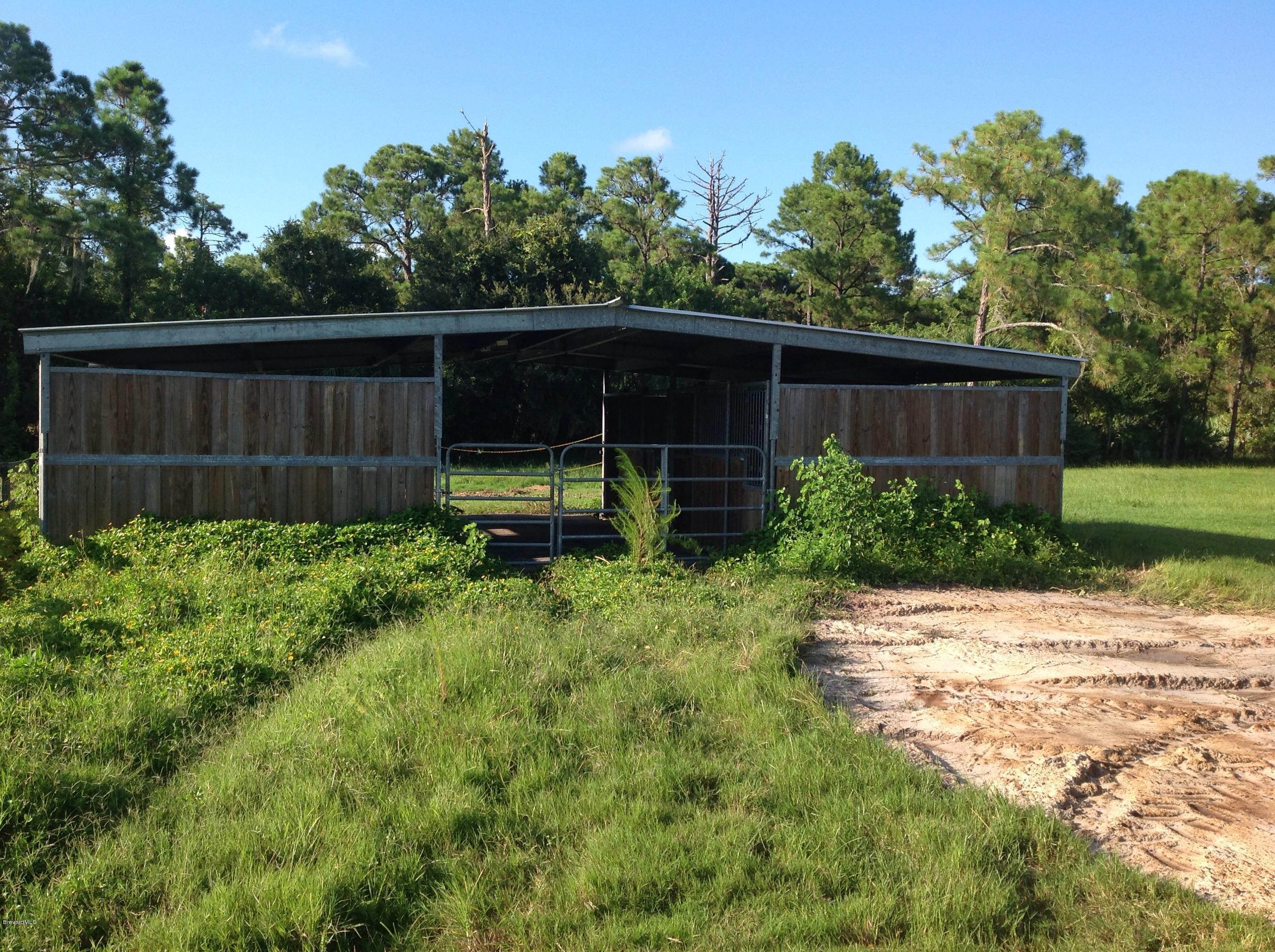 2170 Friday Road Cocoa, FL 32926 - Photo 23 of 31 Horse barn