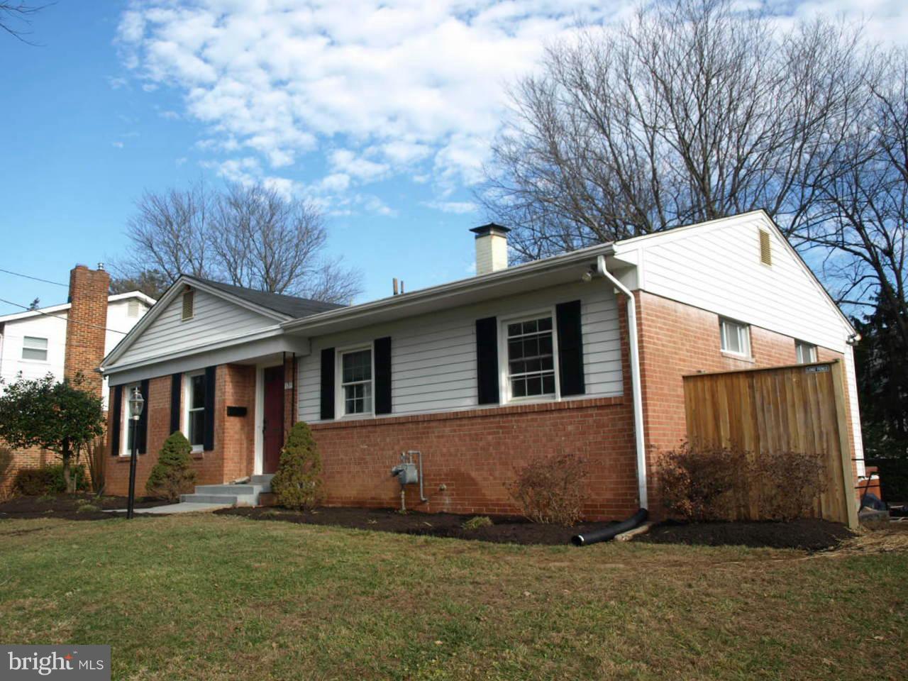 11715 Smoketree Road Potomac, MD 20854 - Photo 3 of 28 Exterior (Front)