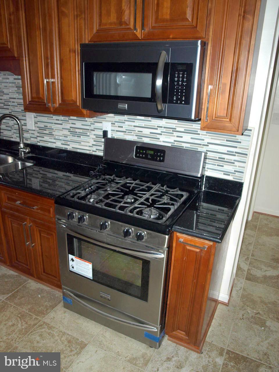 11715 Smoketree Road Potomac, MD 20854 - Photo 8 of 28 Kitchen