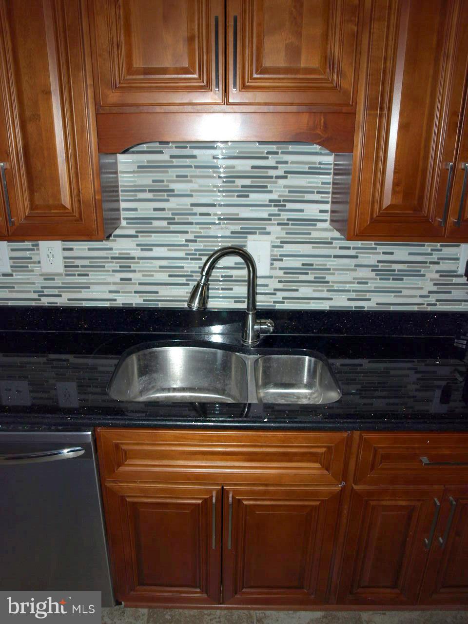 11715 Smoketree Road Potomac, MD 20854 - Photo 9 of 28 Kitchen