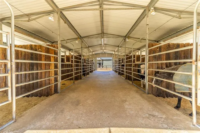 $3,850,000 | 6220 Interstate Highway East, Sulphur Springs, TX 75482