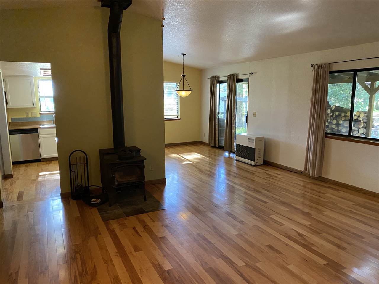825 Aiello Road Mount Shasta, CA 96067 - Photo 5 of 9 Gallery Image 5