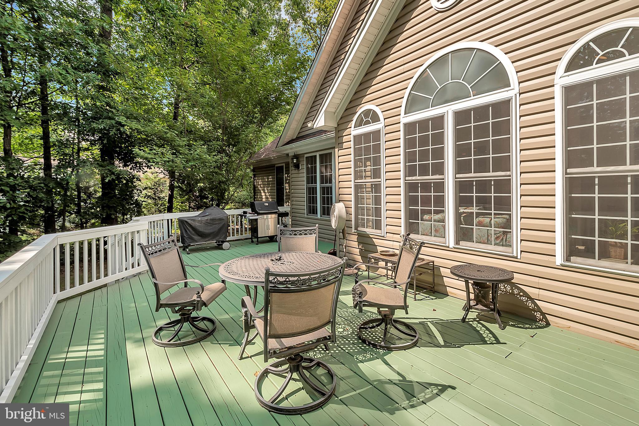102 Birdie Road Locust Grove, VA 22508 - Photo 26 of 35 a view of a patio with table and chairs with wooden floor and fence
