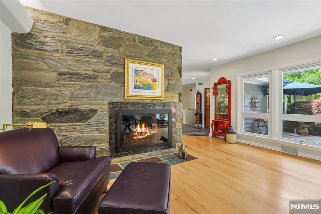 95 Yantacaw Brook Road Montclair, NJ 07043 - Photo 11 of 48