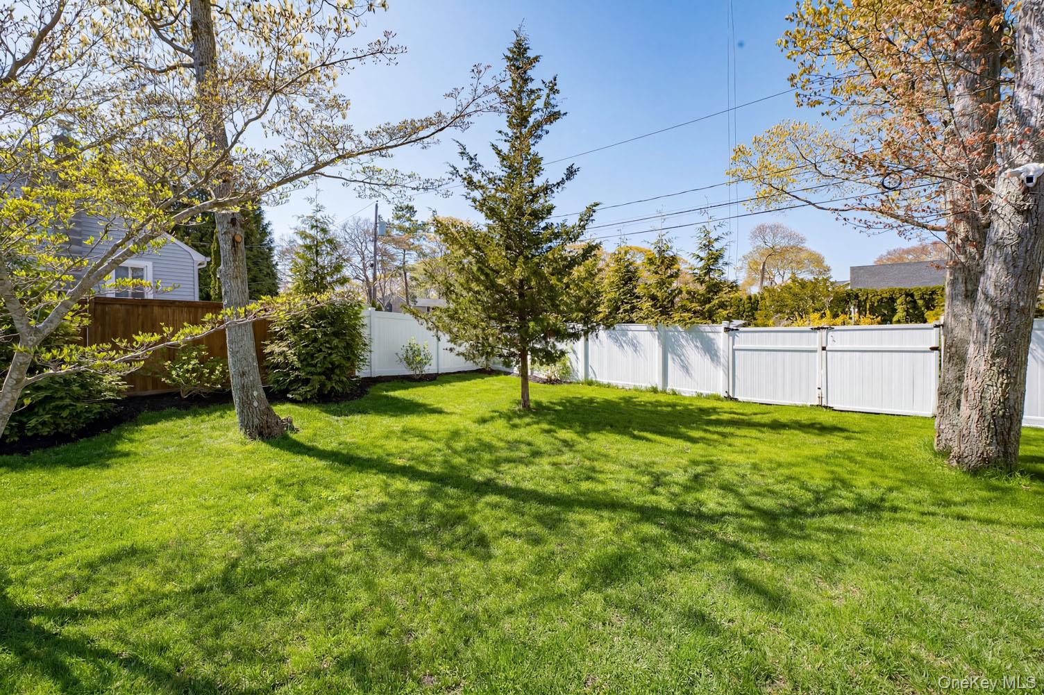 48 Springville Road Hampton Bays, NY 11946 - Photo 16 of 46
