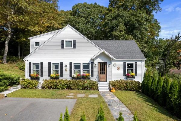 $875,000 | 16 Parker Terrace, Essex, CT 06426