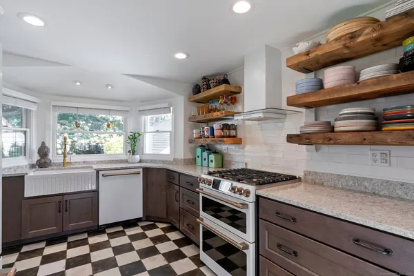 $875,000 | 16 Parker Terrace, Essex, CT 06426