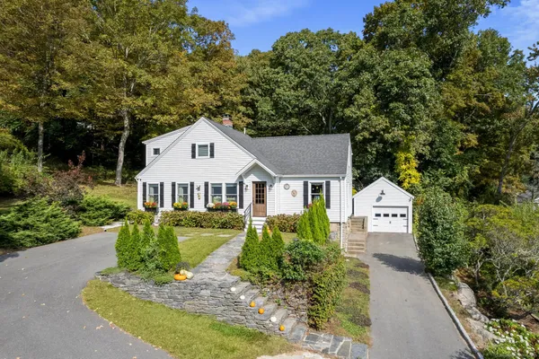$875,000 | 16 Parker Terrace, Essex, CT 06426