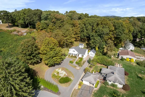 $875,000 | 16 Parker Terrace, Essex, CT 06426