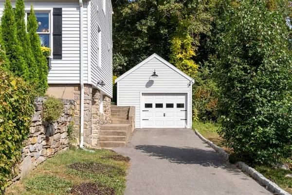 $875,000 | 16 Parker Terrace, Essex, CT 06426