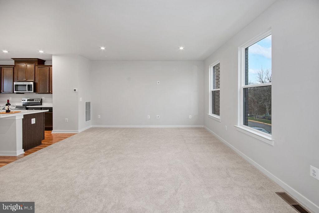 14190 Gypsum Loop Chantilly, VA 20151 - Photo 11 of 38 Family Room