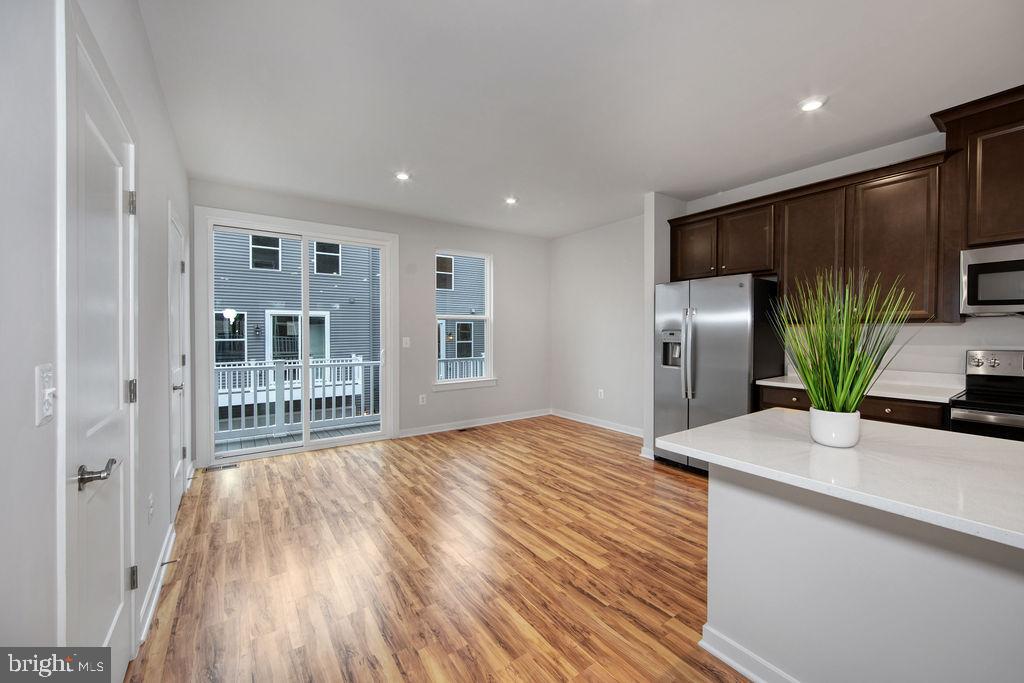14190 Gypsum Loop Chantilly, VA 20151 - Photo 12 of 38 Dining/Breakfast Room to Deck