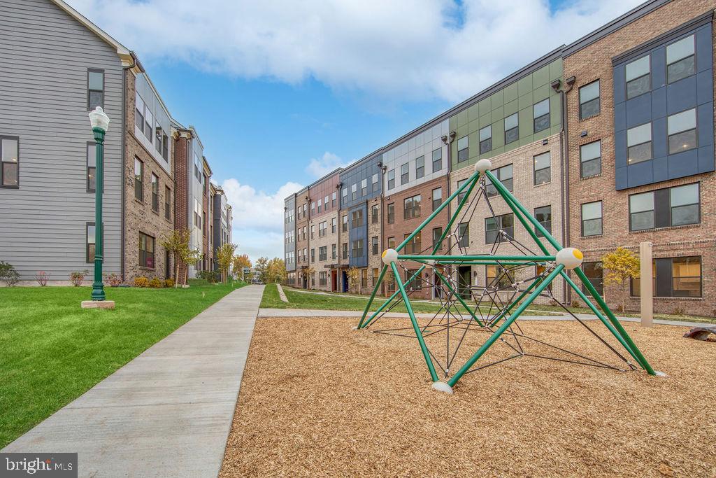 14190 Gypsum Loop Chantilly, VA 20151 - Photo 24 of 38 Community Tot/Playground