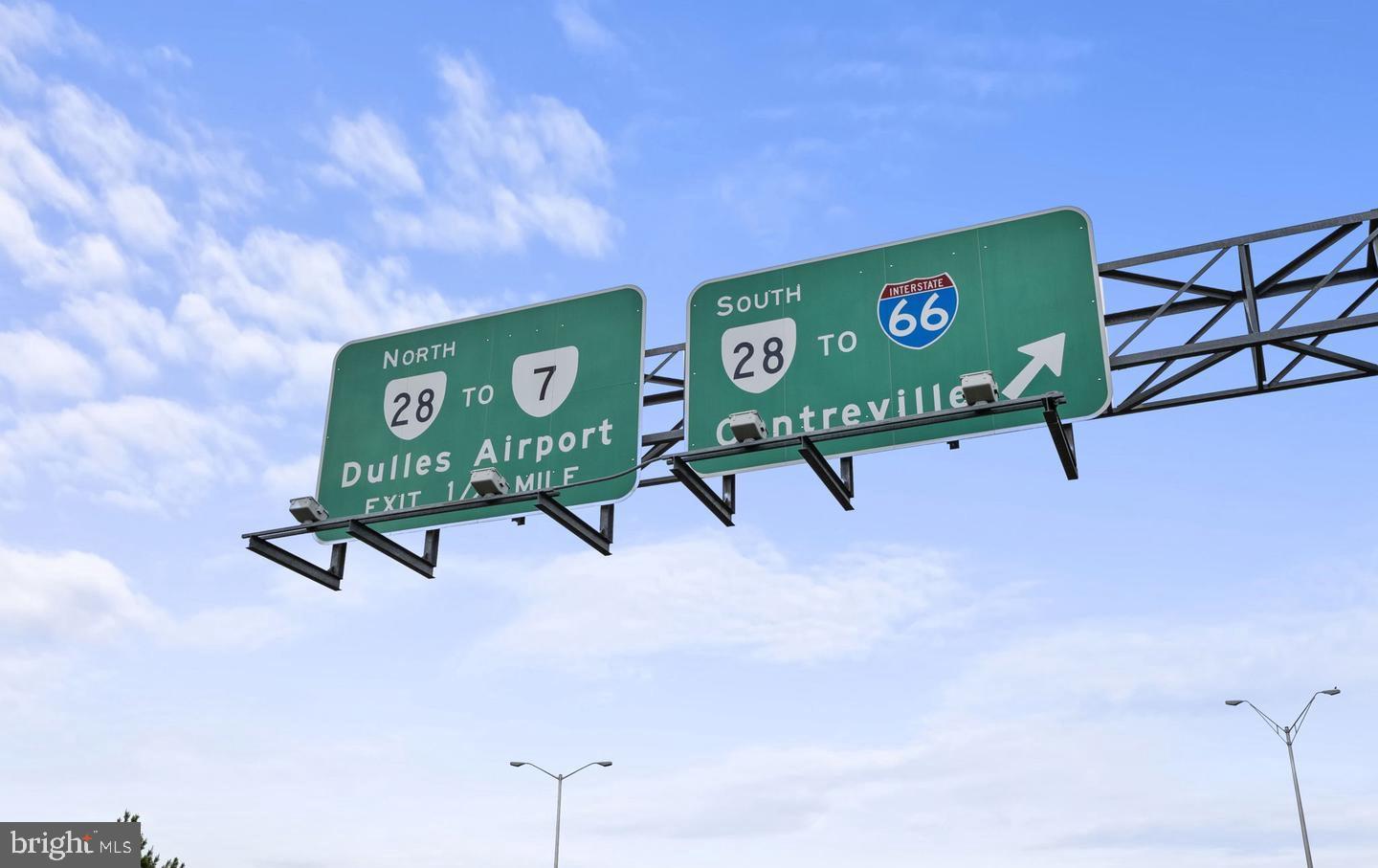 14190 Gypsum Loop Chantilly, VA 20151 - Photo 25 of 38