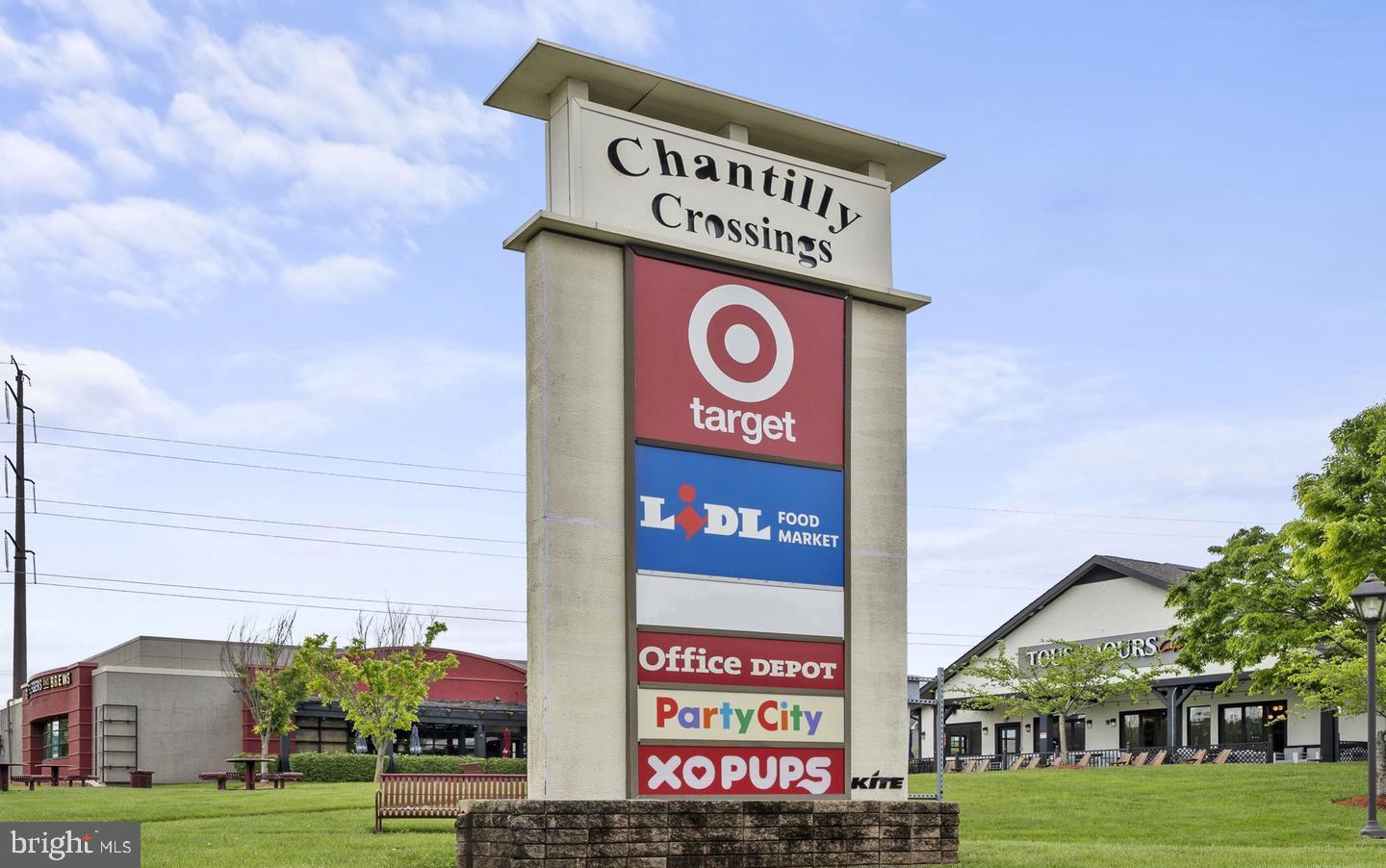 14190 Gypsum Loop Chantilly, VA 20151 - Photo 29 of 38 Chantilly Crossing
