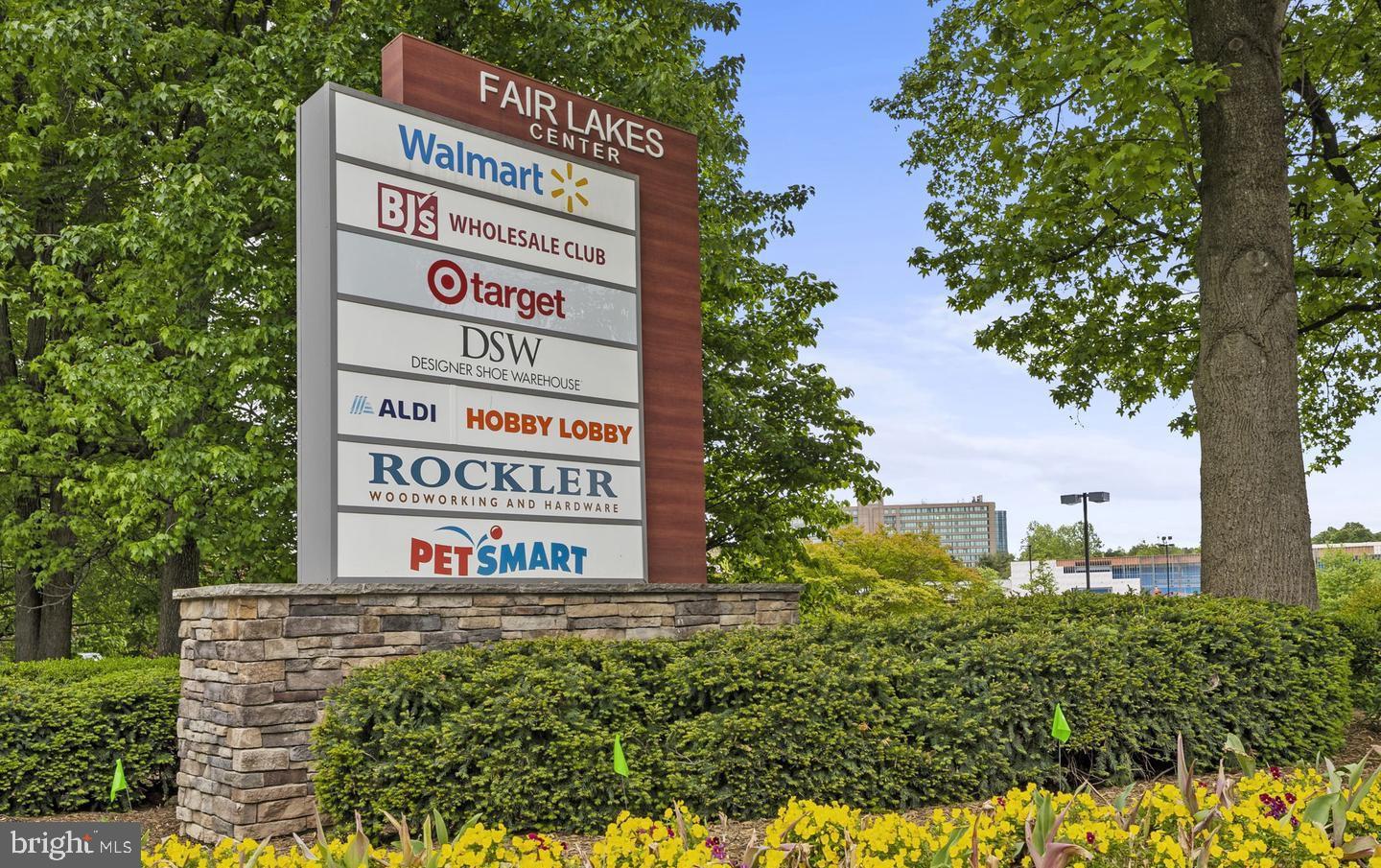 14190 Gypsum Loop Chantilly, VA 20151 - Photo 32 of 38 Fair Lakes