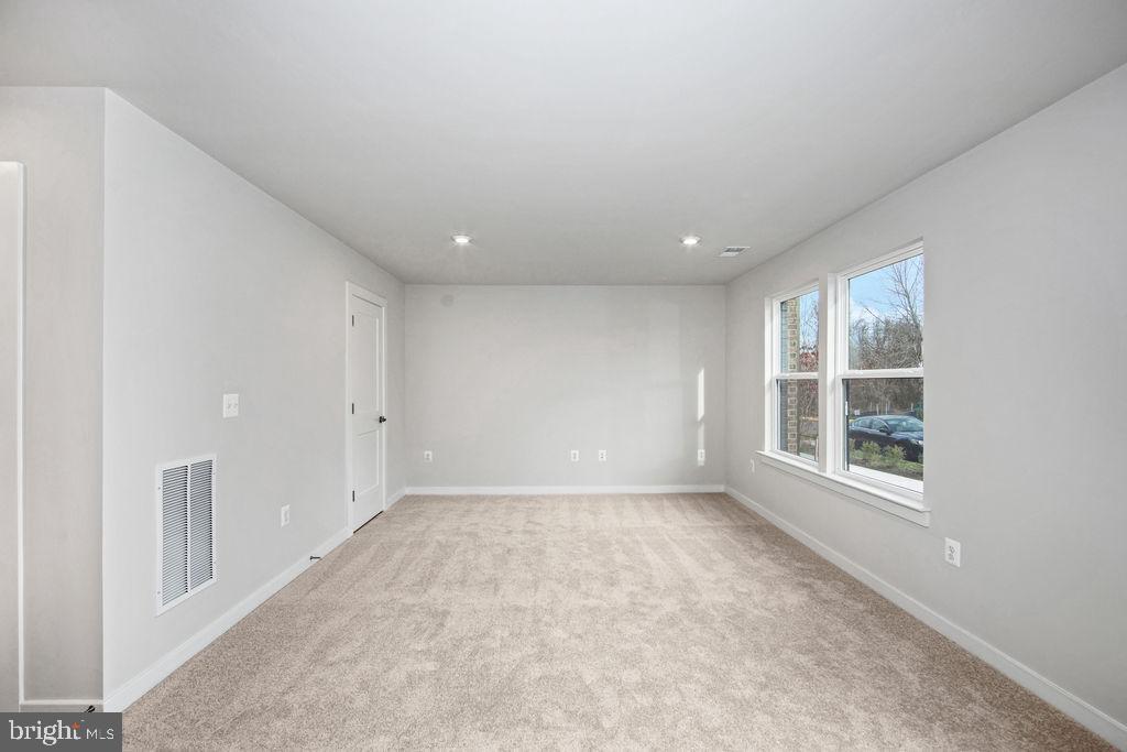 14190 Gypsum Loop Chantilly, VA 20151 - Photo 8 of 38 Main Level Flex Space
w/half bath