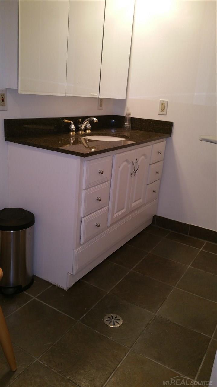 462 East South Boulevard Rochester, MI 48307 - Photo 35 of 64