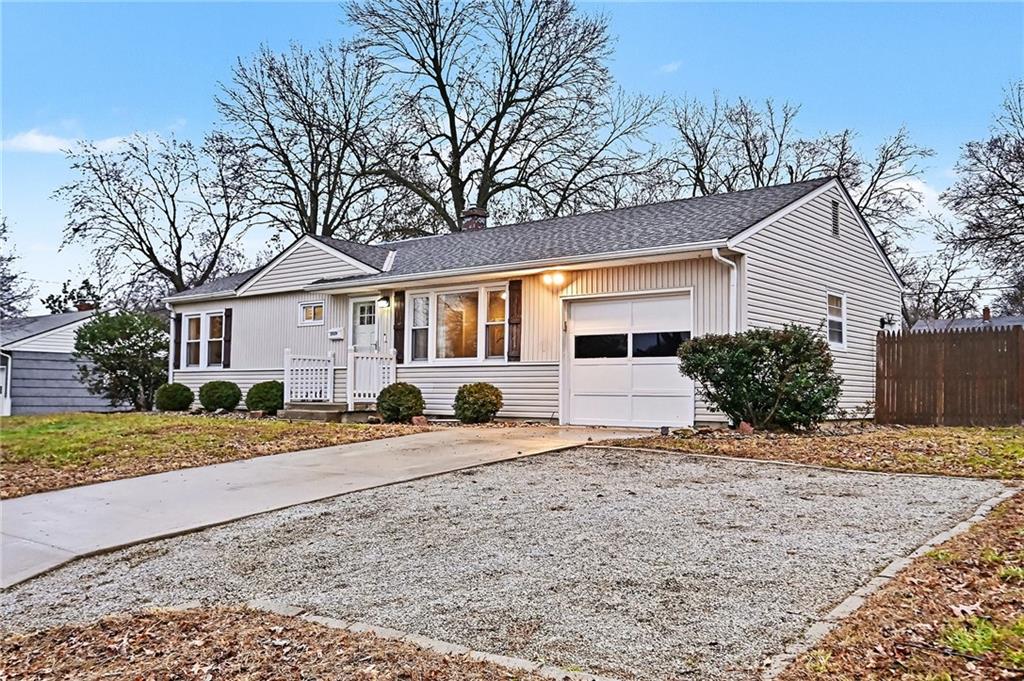 10009 East 68th Street Raytown, MO 64133 - Photo 2 of 20