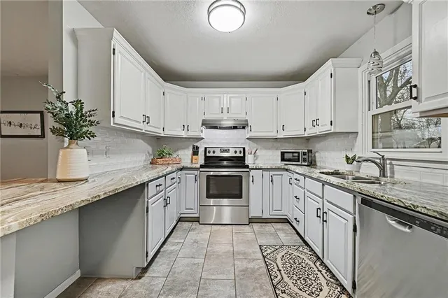 $224,950 | 10009 East 68th Street, Raytown, MO 64133