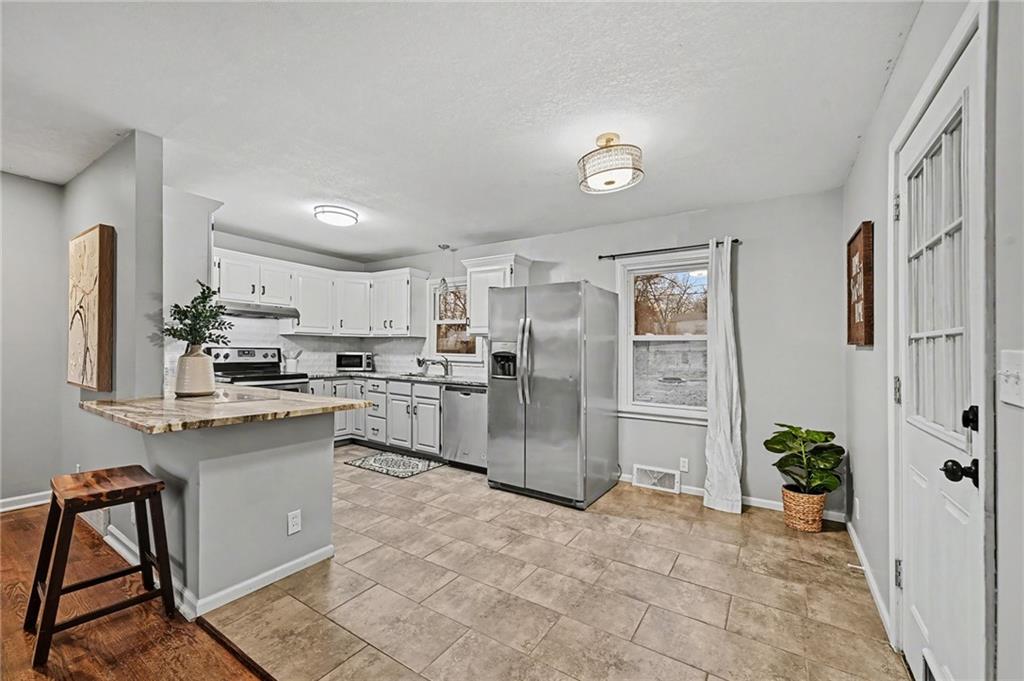 10009 East 68th Street Raytown, MO 64133 - Photo 4 of 20