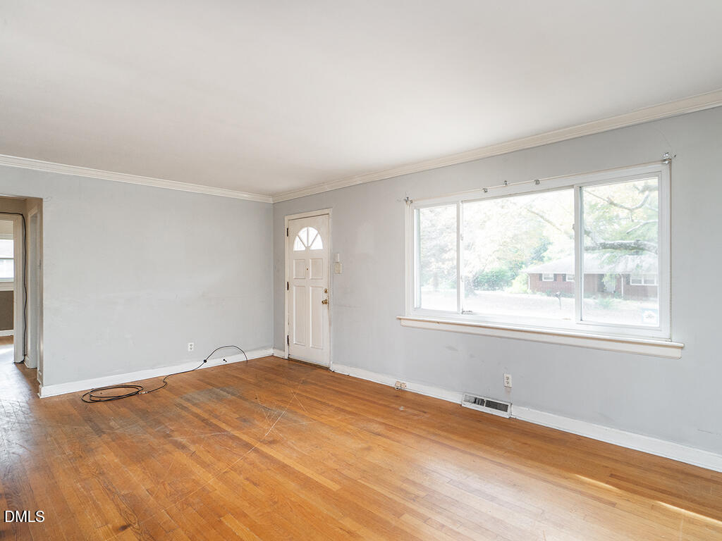 3114 Kenan Road Durham, NC 27704 - Photo 8 of 24 08 3114_KenanRd LivRm4_MLS