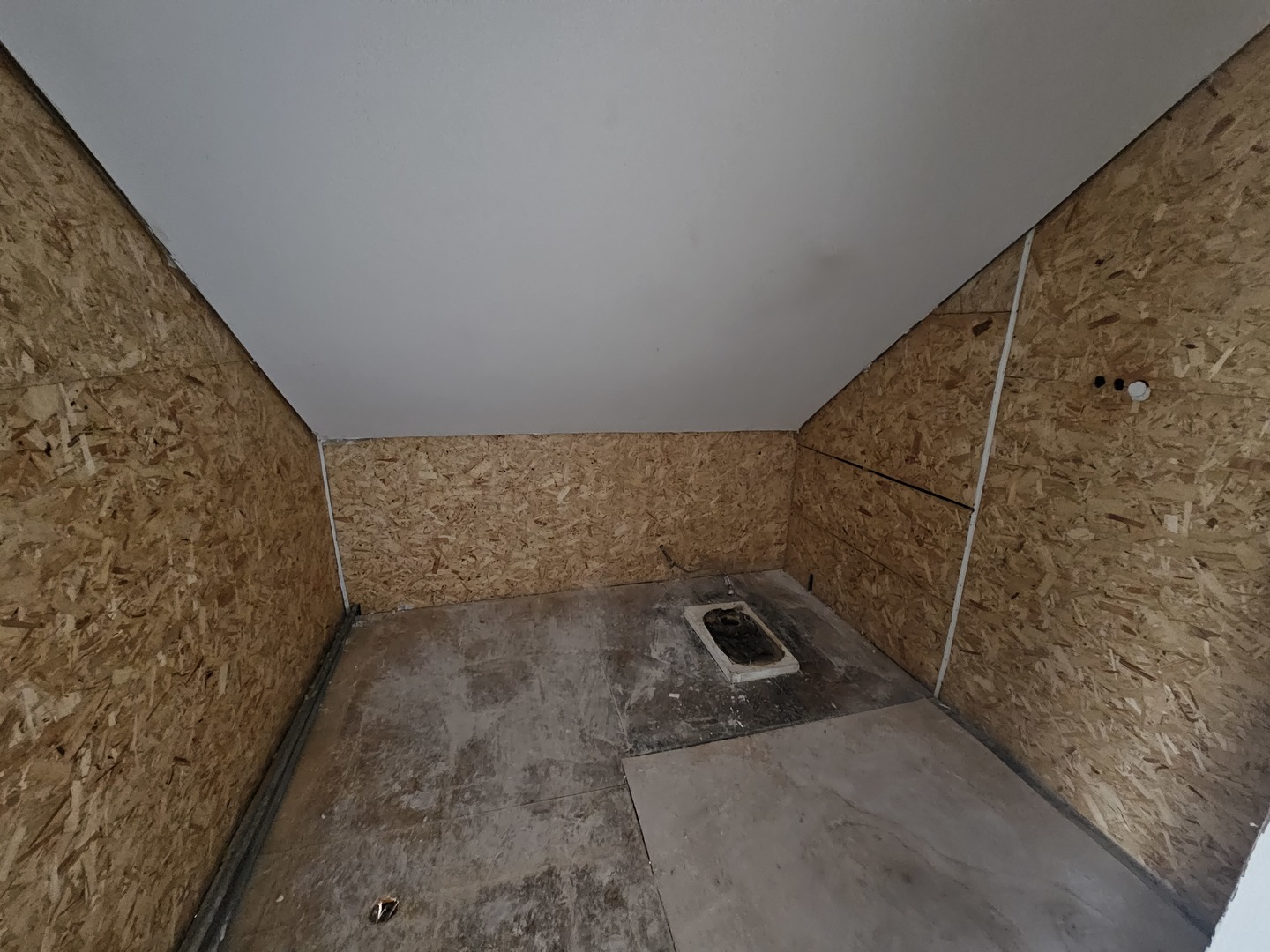 2715 North Monitor Avenue Chicago, IL 60639 - Photo 12 of 23 a view of a bathroom