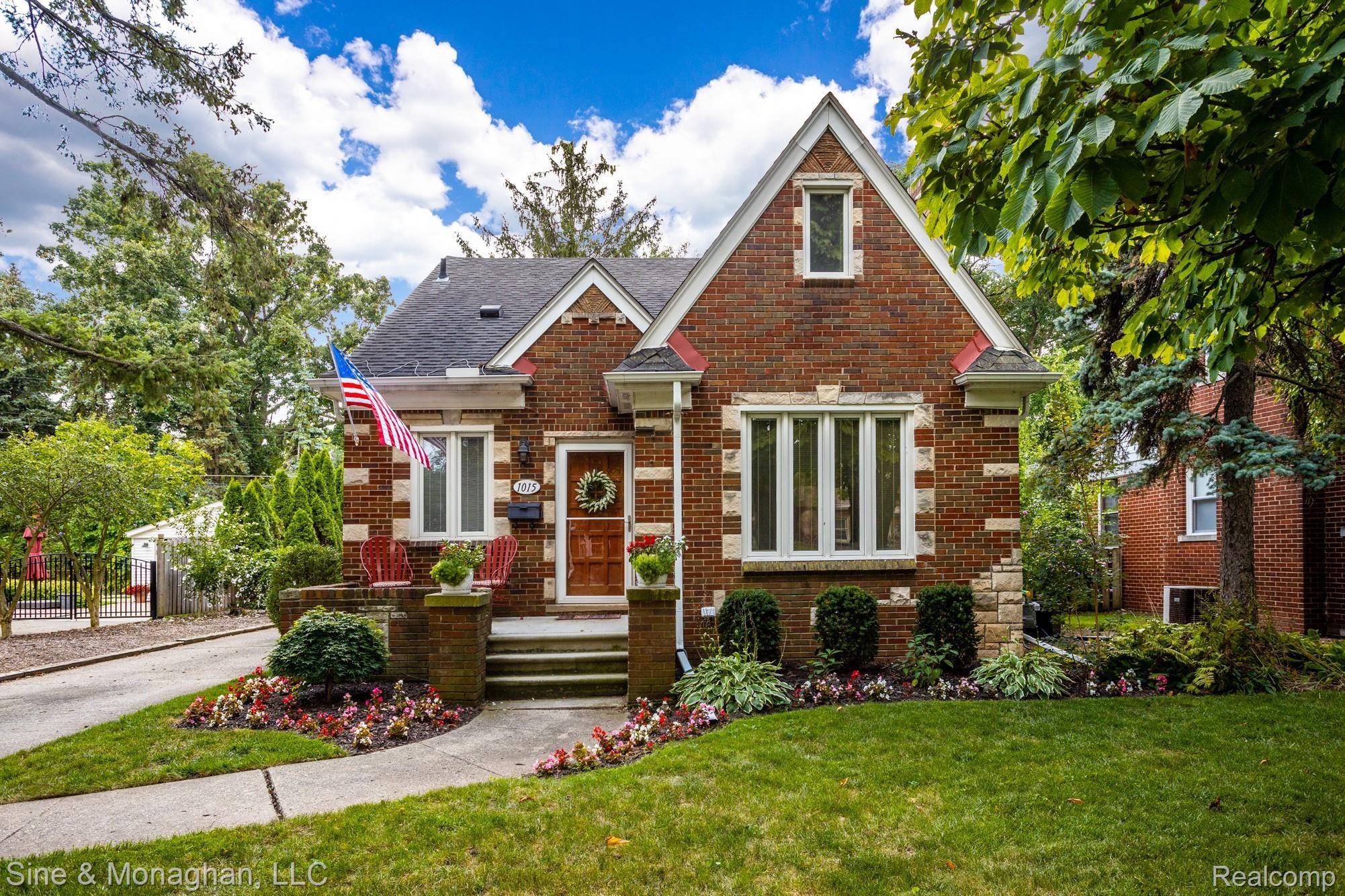 1015 Hawthorne Road Grosse Pointe, MI 48236 - Photo 1 of 40 1015 Hawthorne S010.jpg