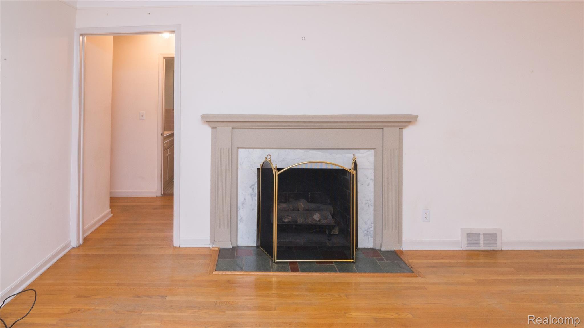 19124 Beverly Road Franklin, MI 48025 - Photo 7 of 49 029_29.jpg