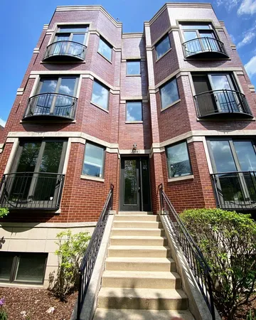 $3,800 | 2038 West Iowa Street, Unit 2W, Chicago, IL 60622