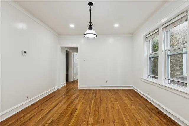 $2,250 | 6724 North Campbell Avenue, Unit 1, Chicago, IL 60645