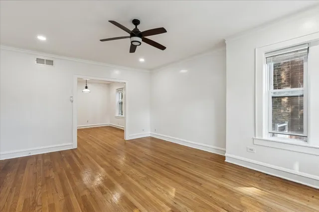 $2,250 | 6724 North Campbell Avenue, Unit 1, Chicago, IL 60645