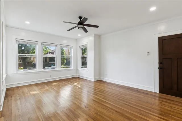 $2,250 | 6724 North Campbell Avenue, Unit 1, Chicago, IL 60645