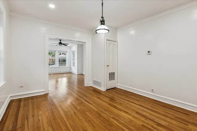 $2,250 | 6724 North Campbell Avenue, Unit 1, Chicago, IL 60645