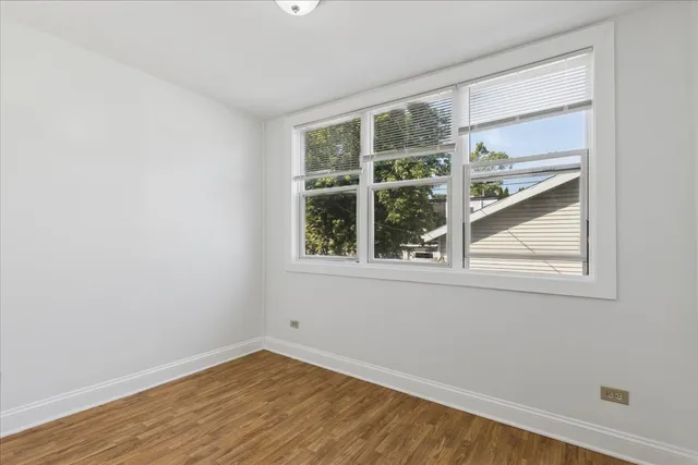 $2,250 | 6724 North Campbell Avenue, Unit 1, Chicago, IL 60645